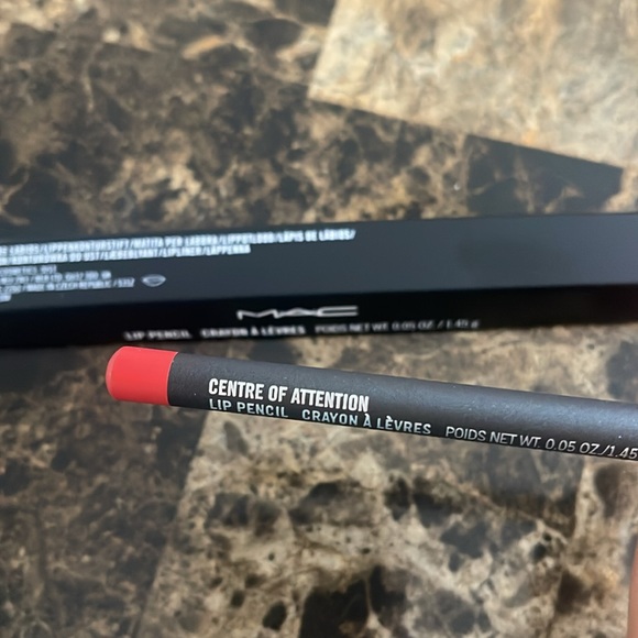 Centre of Attention Lipliner - Picture 5 of 5